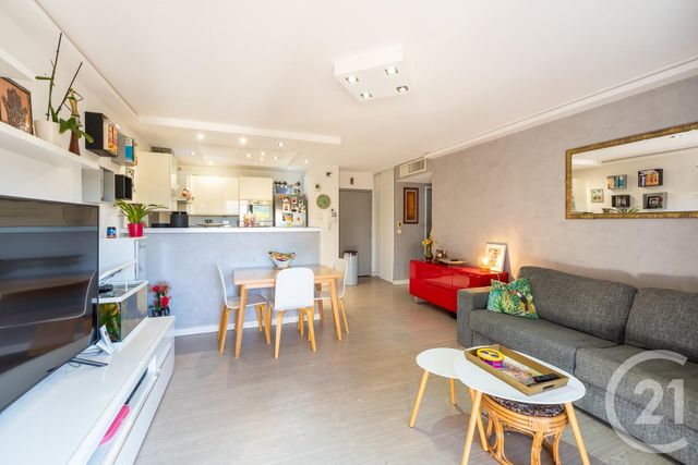 Appartement F3 à vendre LA ROQUETTE SUR SIAGNE