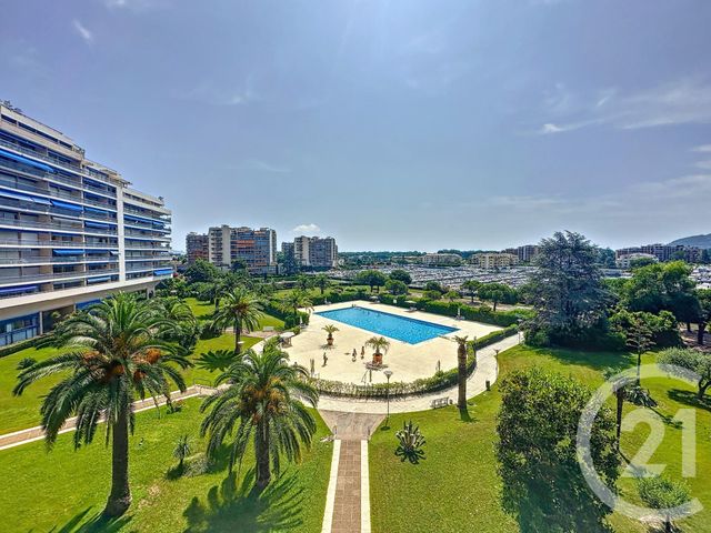 Appartement F4 à vendre - 5 pièces - 92.1 m2 - MANDELIEU LA NAPOULE - 06 - PROVENCE-ALPES-COTE-D-AZUR - Century 21 Marina Immobilier
