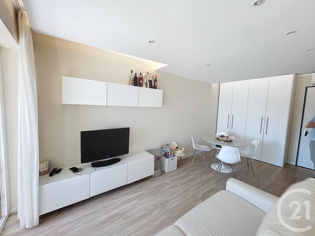 Afficher la photo en grand Appartement F1 à vendre - 1 pièce - 27.22 m2 - MANDELIEU LA NAPOULE - 06 - PROVENCE-ALPES-COTE-D-AZUR - Century 21 Marina Immobilier