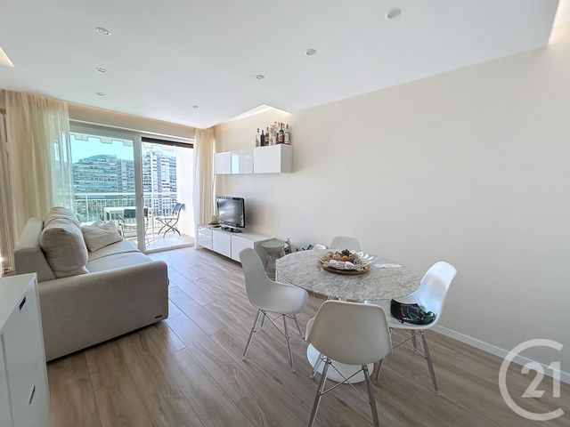 Afficher la photo en grand Appartement F1 à vendre - 1 pièce - 27.22 m2 - MANDELIEU LA NAPOULE - 06 - PROVENCE-ALPES-COTE-D-AZUR - Century 21 Marina Immobilier