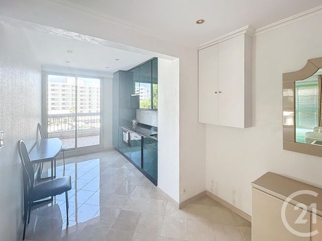 Afficher la photo en grand Appartement F3 à vendre - 3 pièces - 84.48 m2 - MANDELIEU LA NAPOULE - 06 - PROVENCE-ALPES-COTE-D-AZUR - Century 21 Marina Immobilier