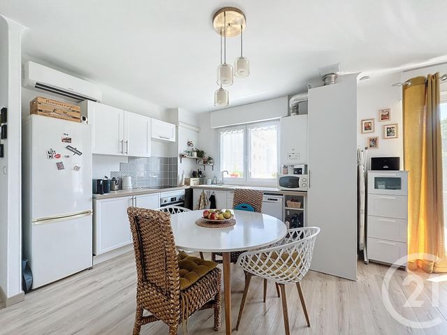 Afficher la photo en grand Appartement F3 à vendre - 3 pièces - 69.01 m2 - MANDELIEU LA NAPOULE - 06 - PROVENCE-ALPES-COTE-D-AZUR - Century 21 Marina Immobilier